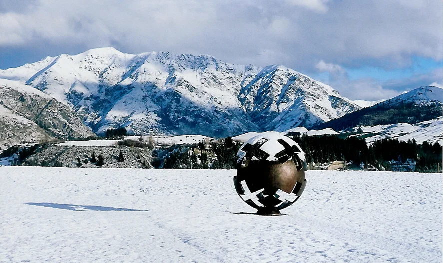 2003 -4, Private commission, Cast bronze, 2 x 2 x 2m, Arrowtown