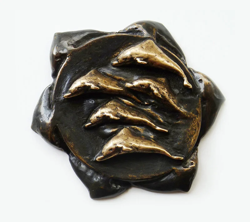 Children of Maui, 2019, Cast bronze, 15x90x90mm.