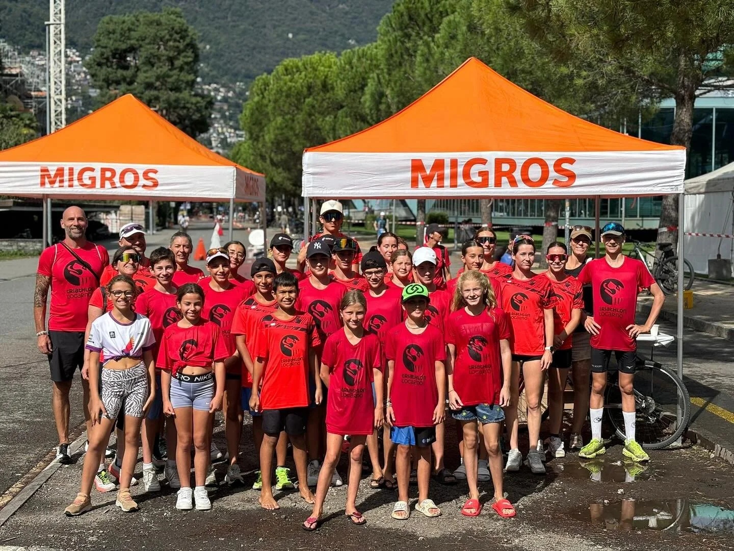 Grazie a tutti ❤️ come ormai da tanti anni, presenti al @triathlonlocarno per i rifornimenti durante la tratta a corsa. Tantissima energia ed entusiasmo da parte dei nostri ragazzi.