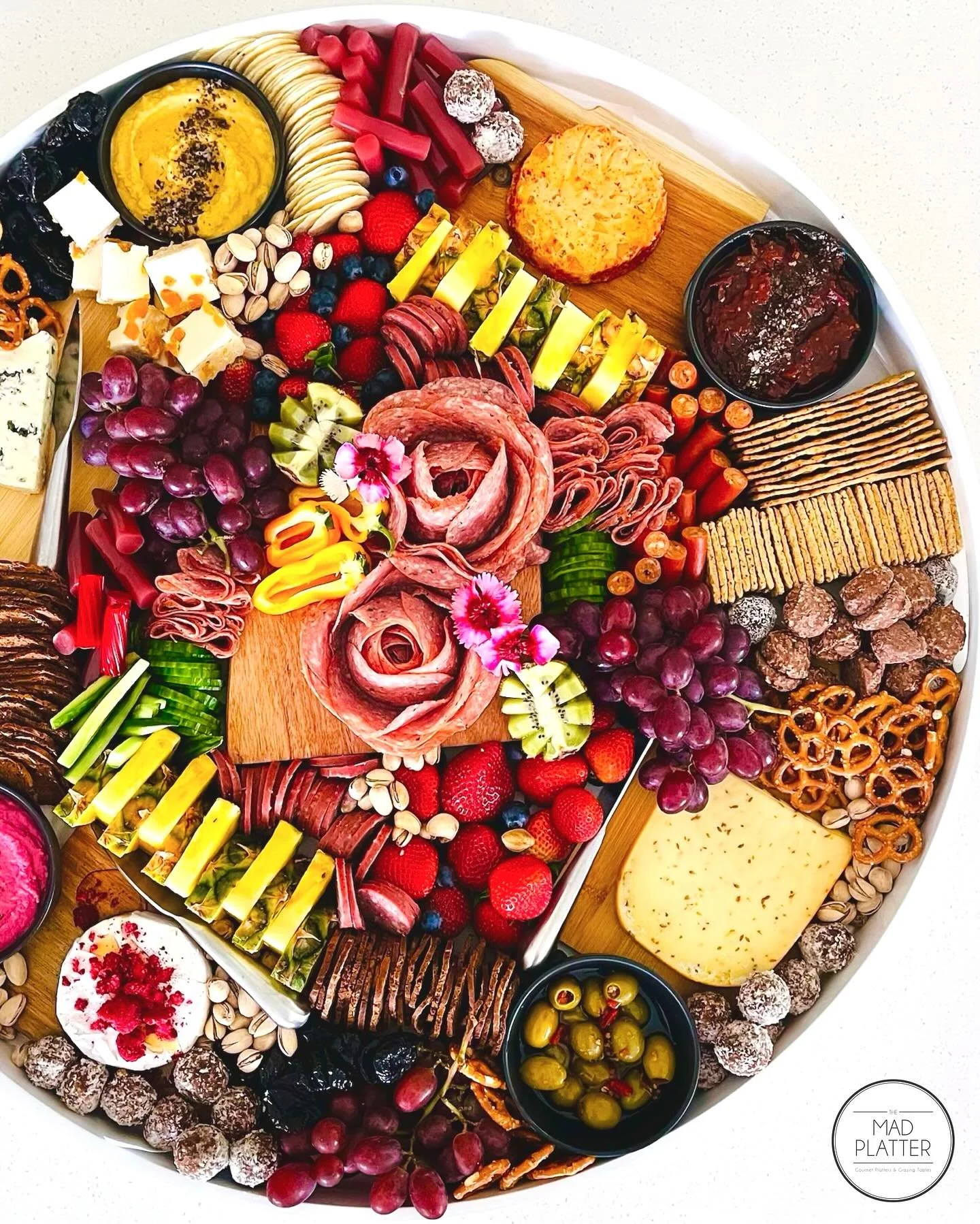 The biggest platter board on the menu is built to cater!!
Our Amazin&rsquo; Grazin&rsquo; is the perfect work-do platter 😍😍