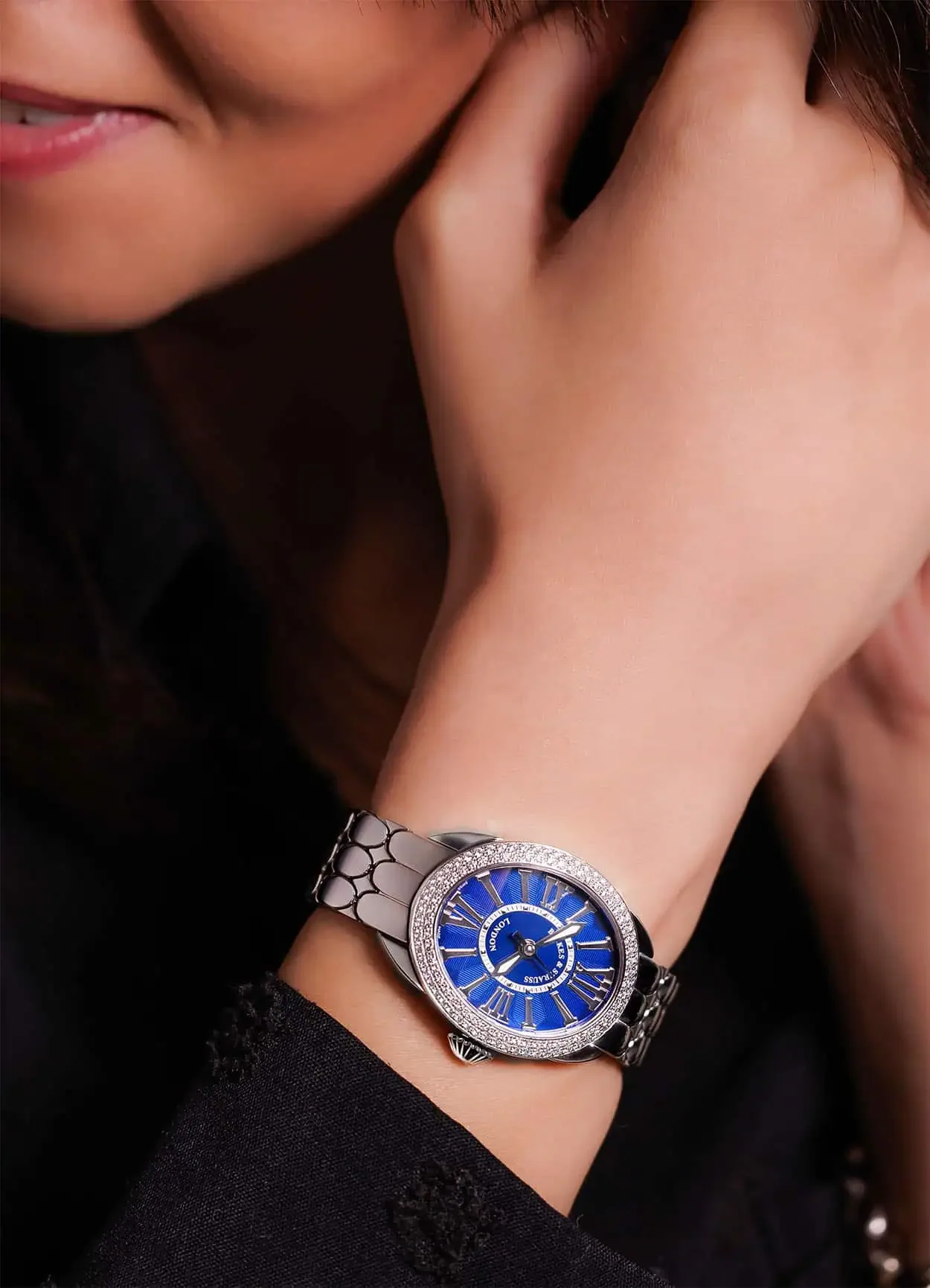 Regent 3643 everyday luxury women’s watch with stainless steel oval case, steel bracelet on woman's wrist.webp