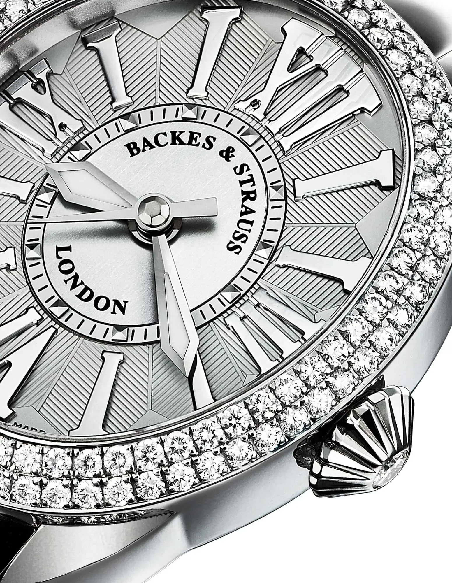 Regent-Steel-diamond-watch-for-women-close-up-white-oval-dial_4.webp