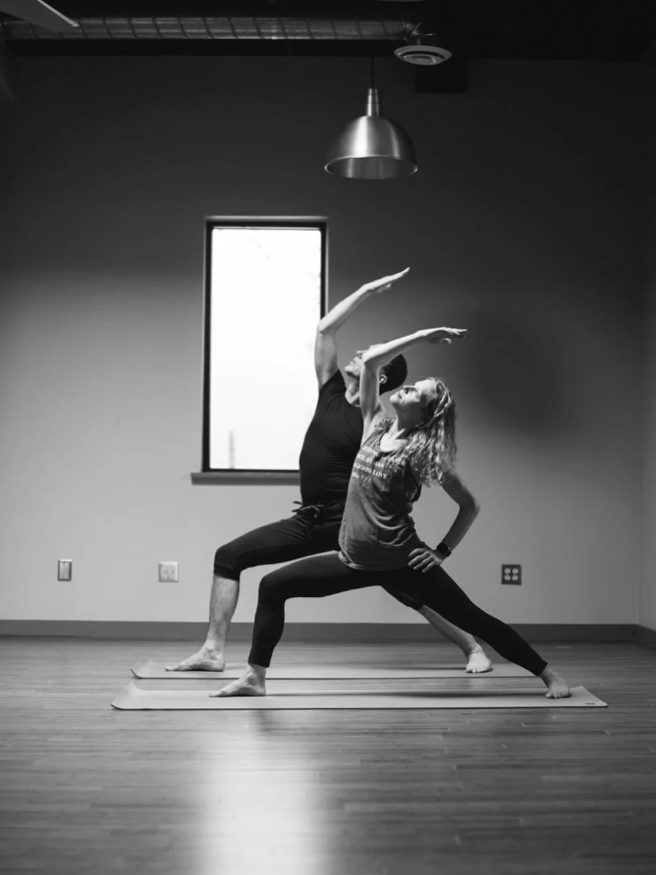 When you reverse your warrior; do you look up at your lifted hand or back at your grounded foot? One isn&rsquo;t better than the other- just different ways to do it? What&rsquo;s your way??? #reversewarrior #doityourway #thatsyoga #getsalty #addsalt 