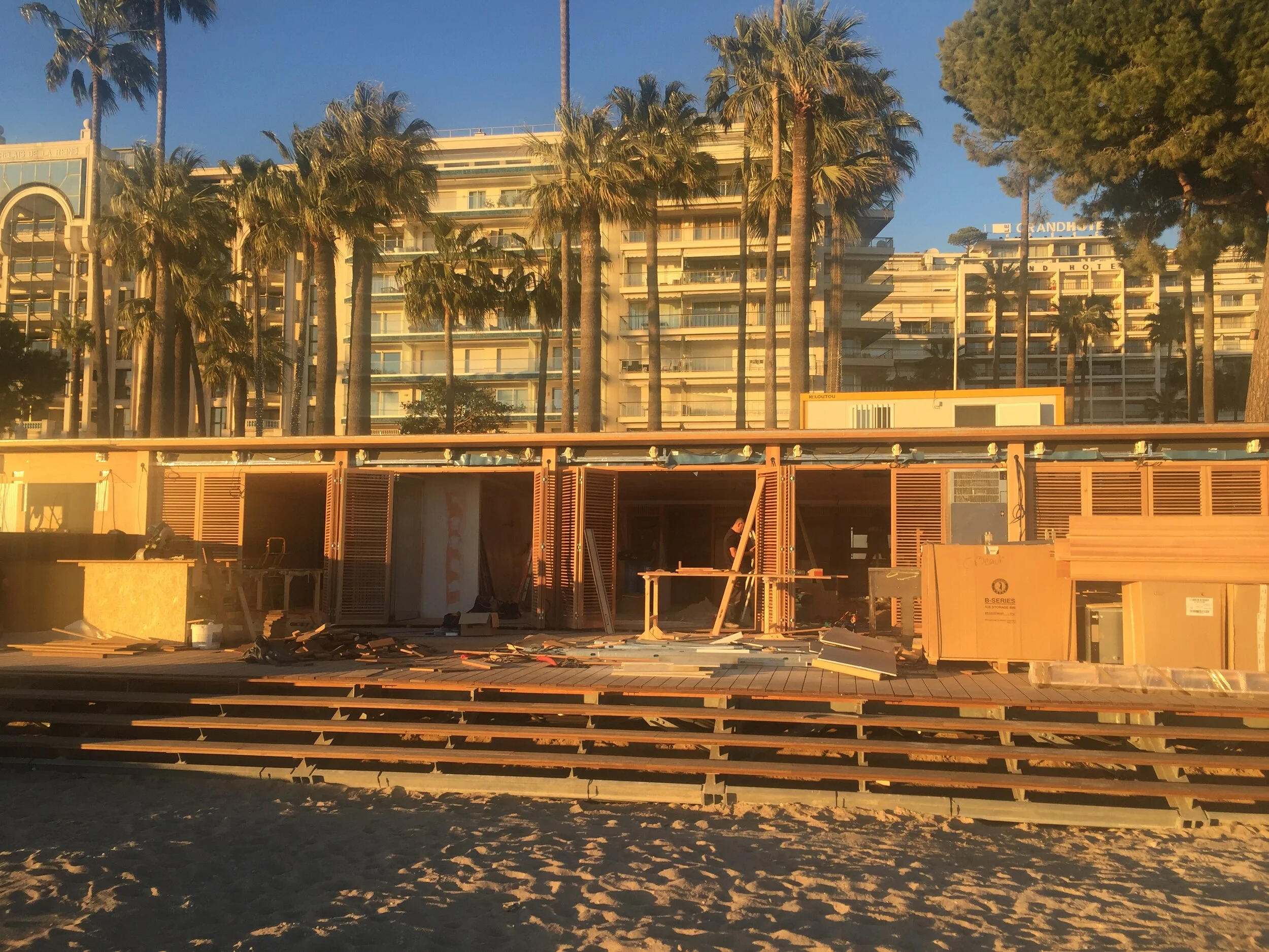 CBEACH Cannes avec PT-Expo Division of Pac Team Europa S.r.l. Via Cesana, 10 - 10042 Nichelino (To) - Italy Phone:  +39 011 358 99 94 www.pacteam-group.com