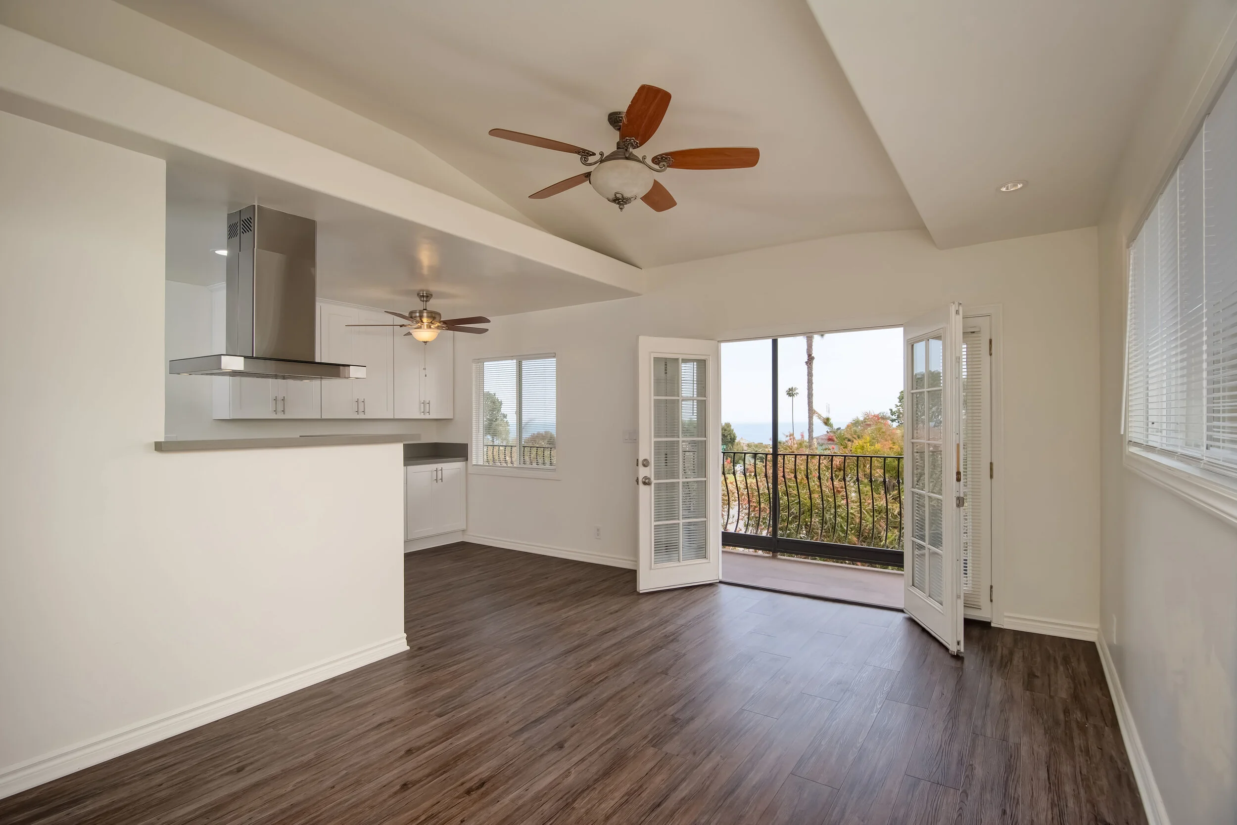 1570 N Pacific Coast Hwy Unit-print-008-031-1570 N Pacific Coast Hwy-4200x2804-300dpi.jpg