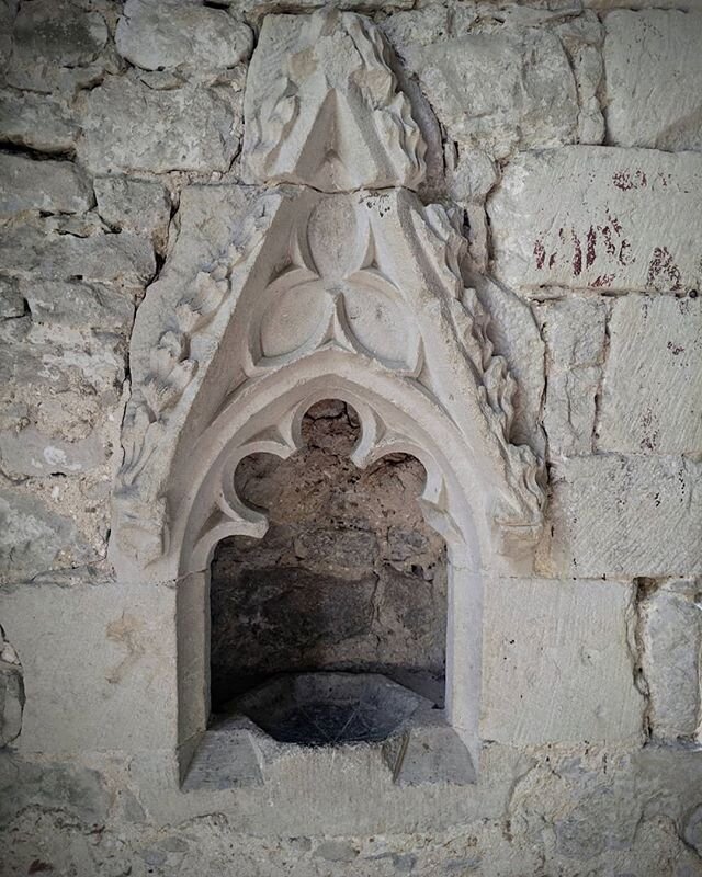 I promise more art is coming!  While I'm resting my strained drawing hand, my mind has been busy planning new art, in addition to a spring flower garden. I can't wait to share them with you!

I took this photo in the chapel of a 13th-century knight's