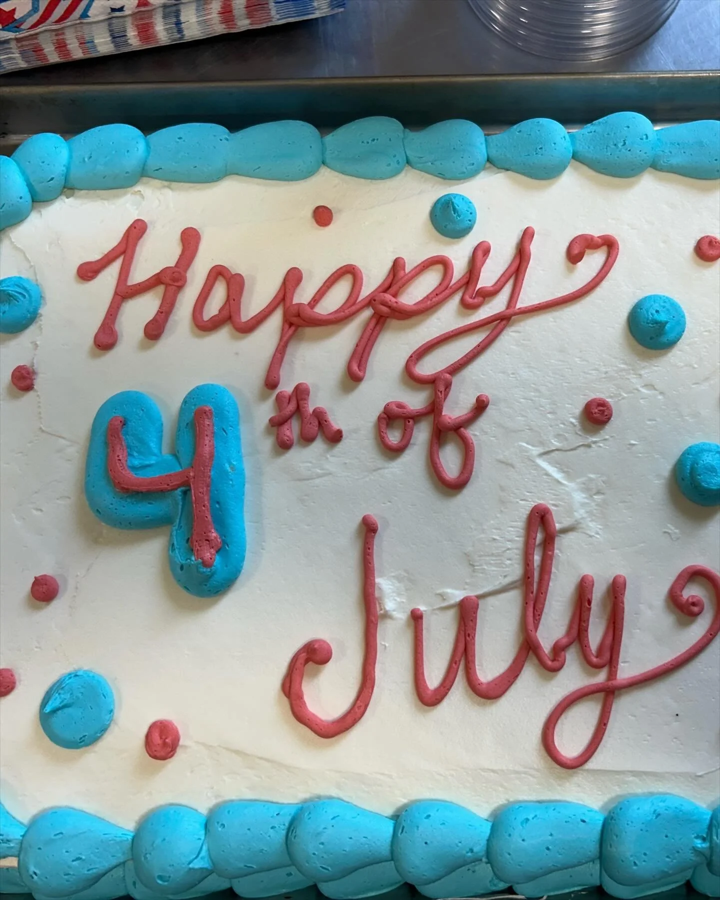Red ❤️, White 🤍, and BBQ 🔥
.
Residents had a great time celebrating the 4th with BBQ and outdoor games 🎆🎇
.
.
.
#AssistedLiving #SeniorLiving