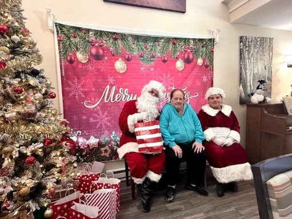 Ho-Ho-Ho 🎅🤶 Mr. &amp; Mrs. Claus stopped by to spread cheer, share smiles, and make spirits bright with our wonderful residents &amp; staff! 🎄
.
.
.
#AssistedLiving #SeniorLiving