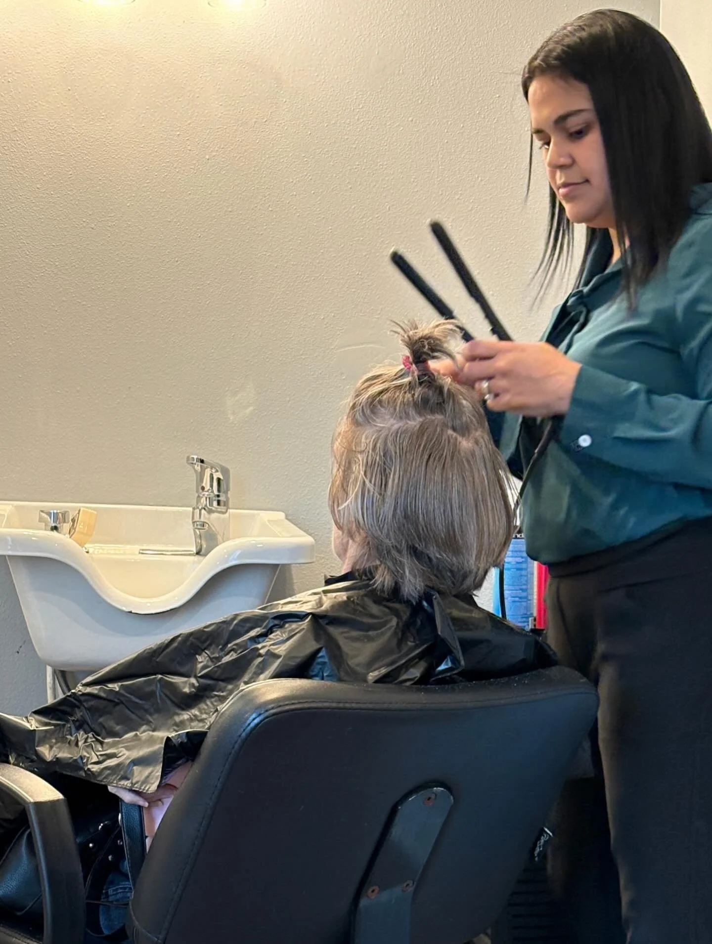 Fresh hair, polished nails, and smiling faces - because feeling good is a part of living well.
.
.
.
#AssistedLiving #SeniorLiving