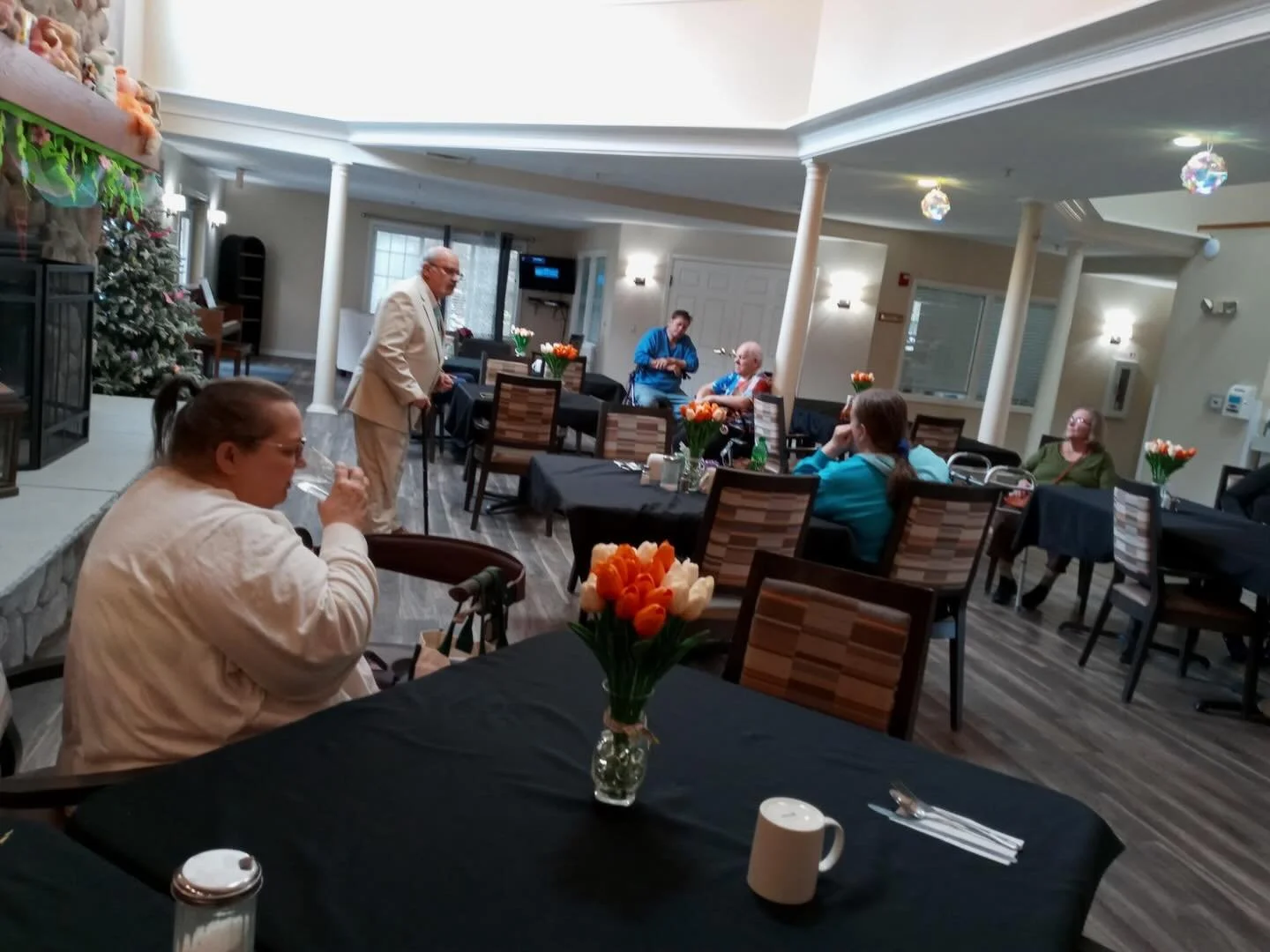 Faith, fellowship, and heartfelt inspiration filled our community today as we gathered to hear Pastor Jeffrey Grant. Moments like these bring comfort, connection, and a renewed sense of peace to all who attend. ✨🙏
.
.
:
#AssistedLiving #SeniorLiving