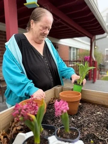 Planting more than flowers&mdash;growing joy, purpose, and beautiful moments together 🌸🌱 Our residents got their hands a little dirty and their hearts a whole lot fuller in the garden! 🌼💚
.
.
.
#AssistedLiving #SeniorLiving