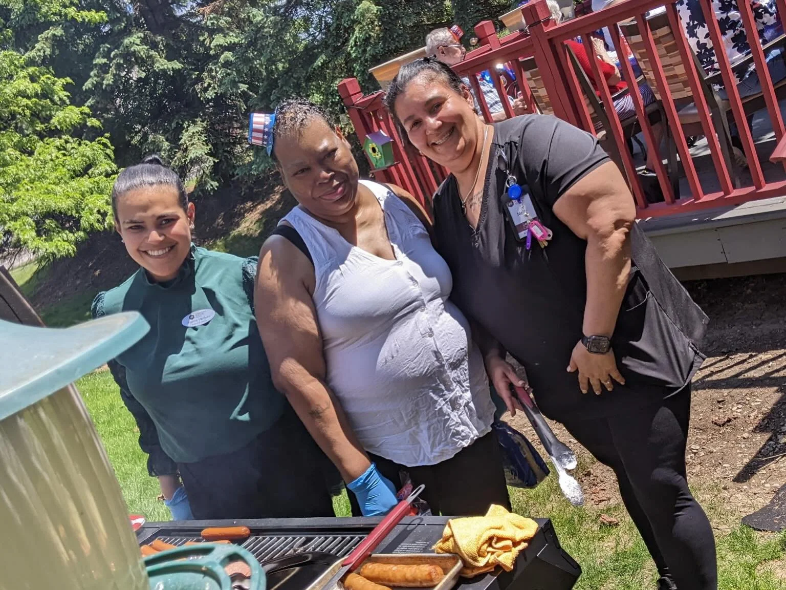 Honoring those who served with good food, great company, and grateful hearts. 🇺🇸 Our Memorial Day cookout brought smiles, laughter, and time together as a community. ❤️🌭☀️
.
.
.
#AssistedLiving #SeniorLiving