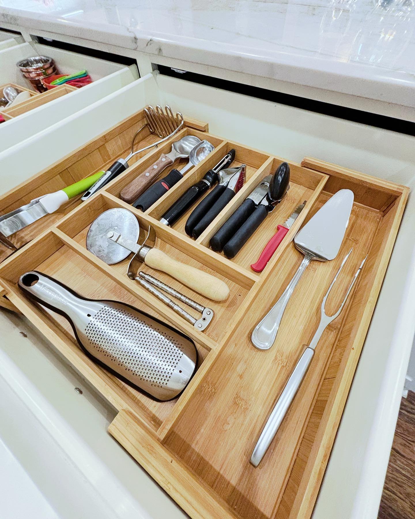 Expandable Bamboo Drawer Inserts. 🎍

We rarely do a kitchen without them.  Works so well for so many things and keeps everything in its places. 🍴

From cutlery, to utensils to the catch all drawer- this product is a winner in our book.
