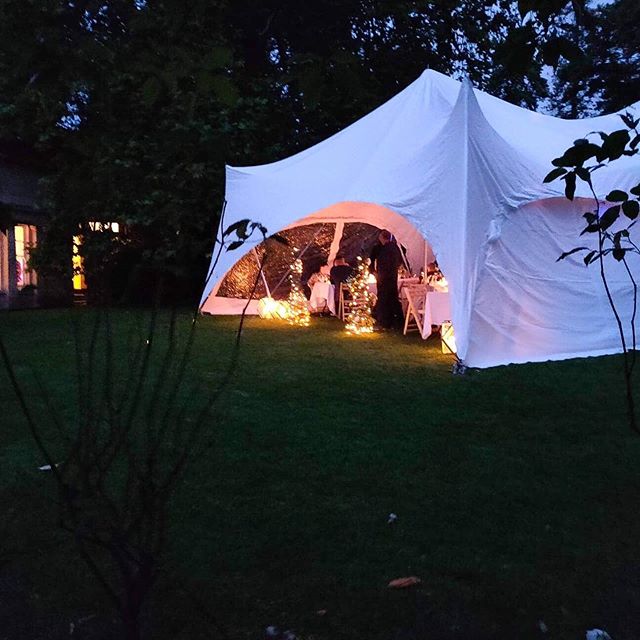 We loved this marquee! The lights made it look so beautiful, even through the rain 💫 ⠀
.⠀
#newbar #ginbar #gin #ginspiration #blogger #influencer #bristol #proseccobar #mobileproseccobar #bristol247 #igers #bristoligers #woosah #events #eventscompan