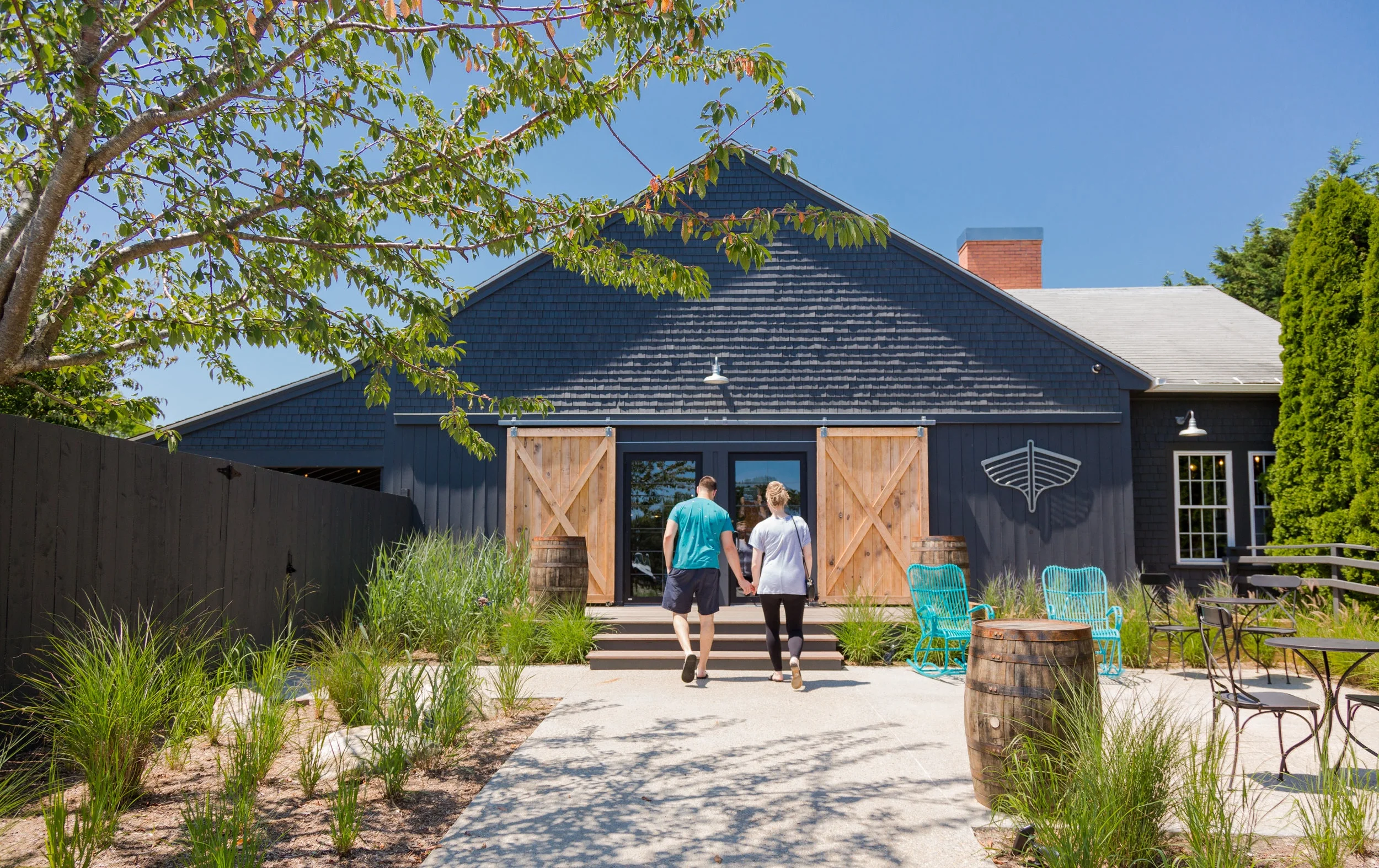 Nomans is a haven for local food, house rum, good times and a great place to enjoy the seasons on the Vineyard. Stop by for cold refreshments and beach provisions, or stay and hang in our pet-friendly environment for live music, lawn games, great cocktails and made-to-order food.
