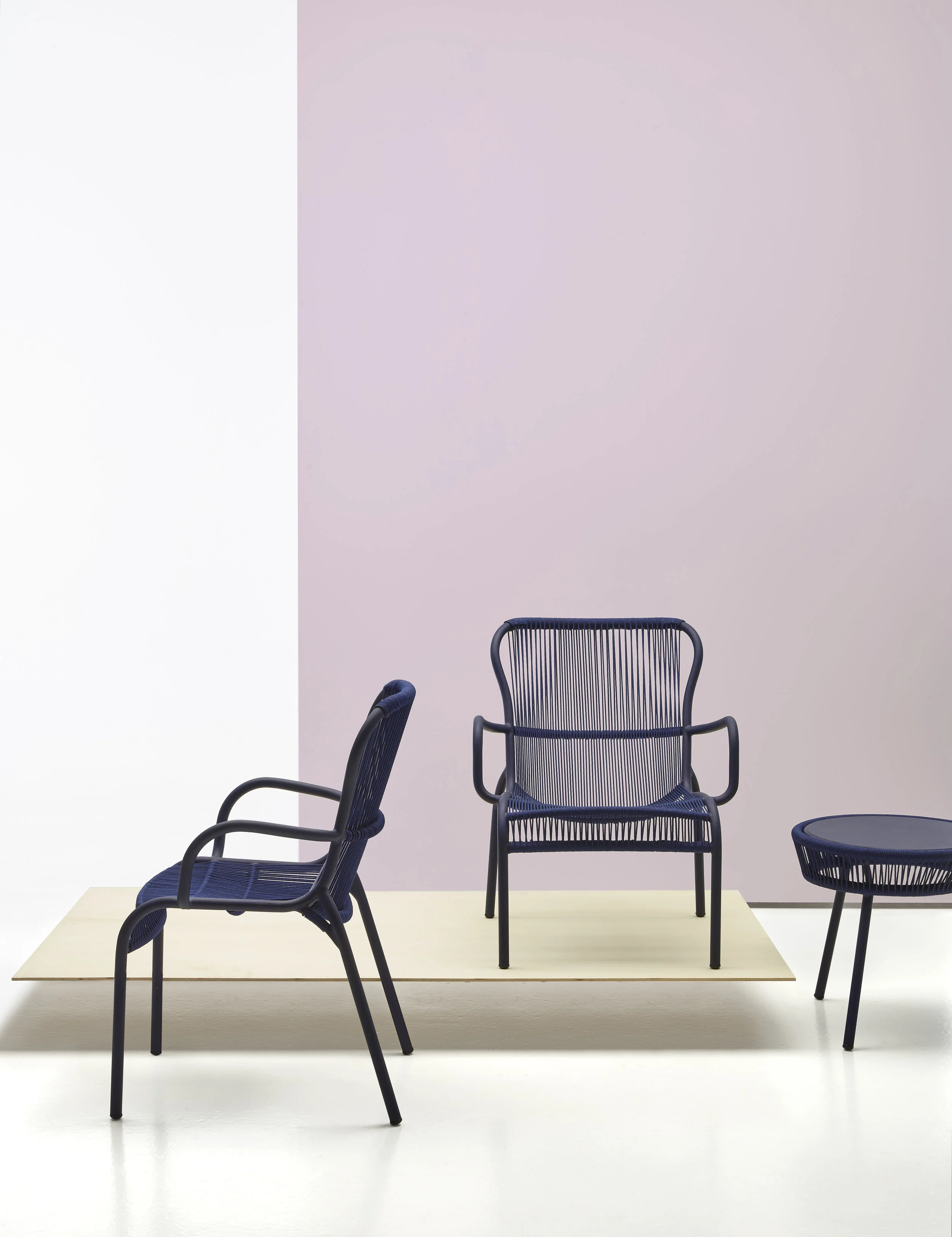 Vincent Sheppard_LoopDCLoungeChairSideTable_A2_XL.jpg
