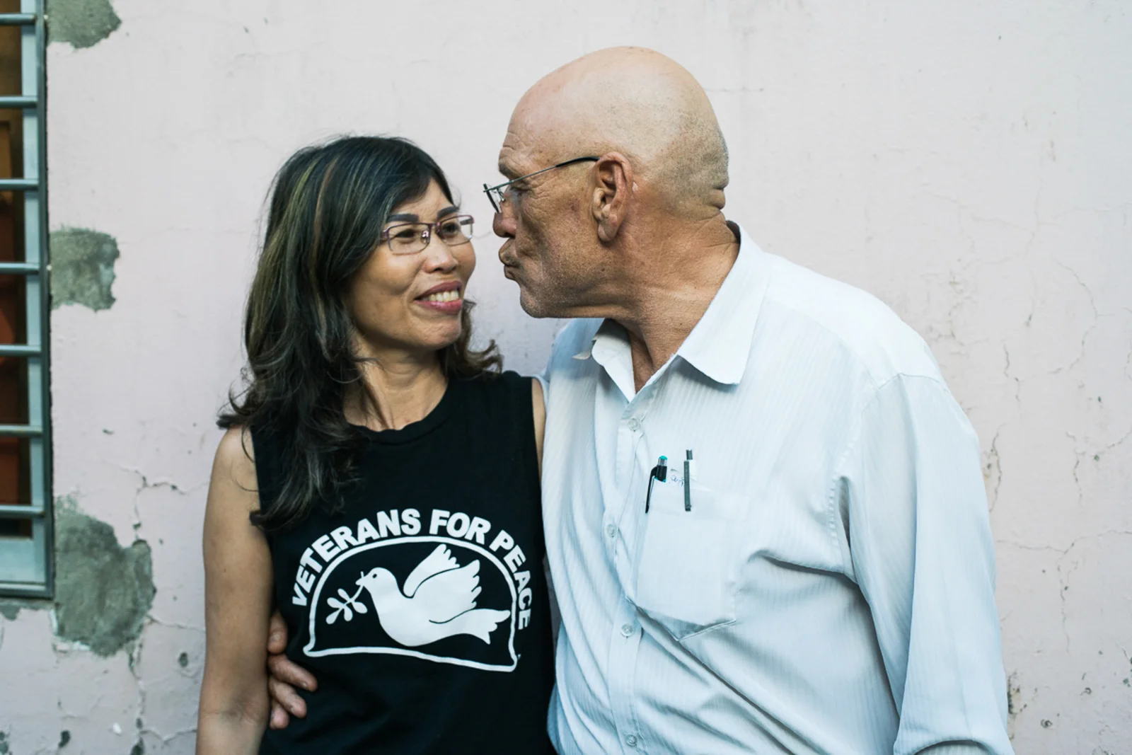 In 1968, David Clark never expected that years later he would share his life with a Vietnamese woman. He and his wife Huong, now Ushi Clark (57), have been married for three and a half years. Together they live in a House in Da Nang.