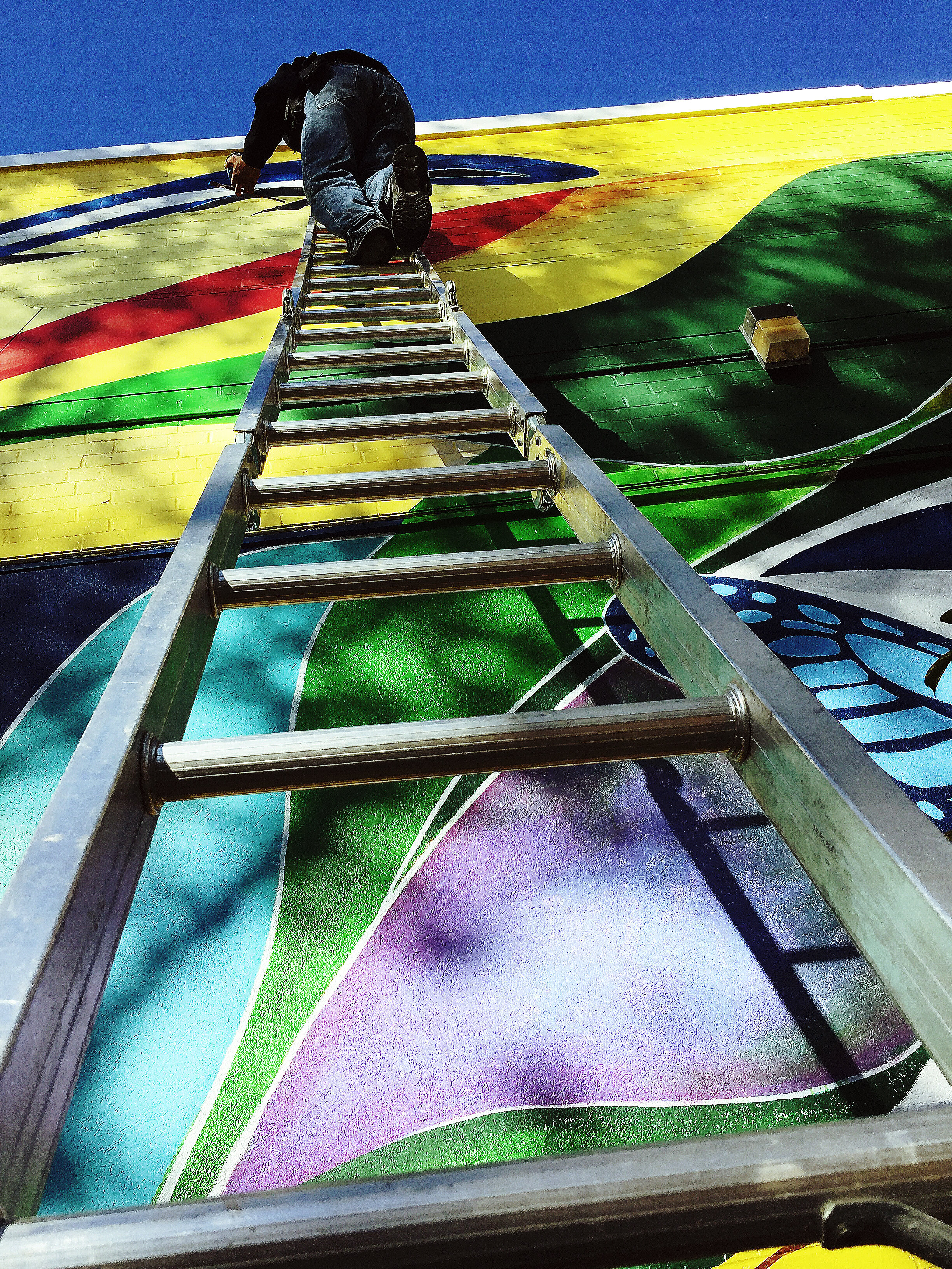  Lead artist Cornelio Campos works on final details closer to the sky.  Photo courtesy of Rodrigo Dorfman  