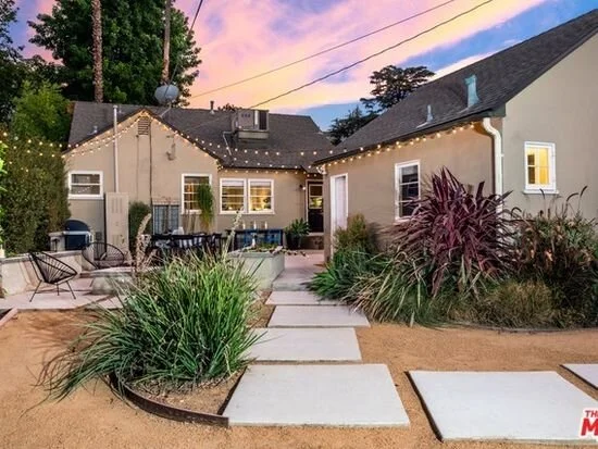 15149 Camarillo Street, Sherman Oaks