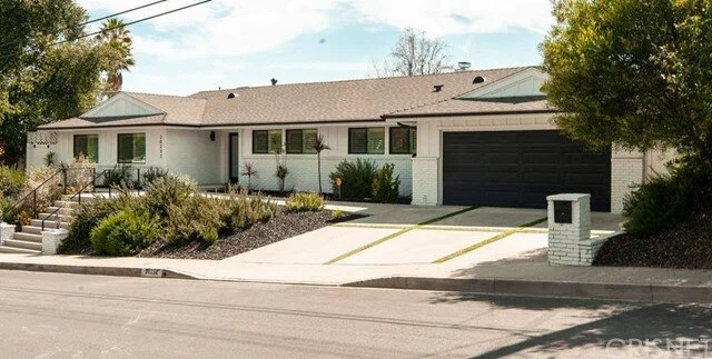  20232 Delita DR. Woodland Hills, CA 91364