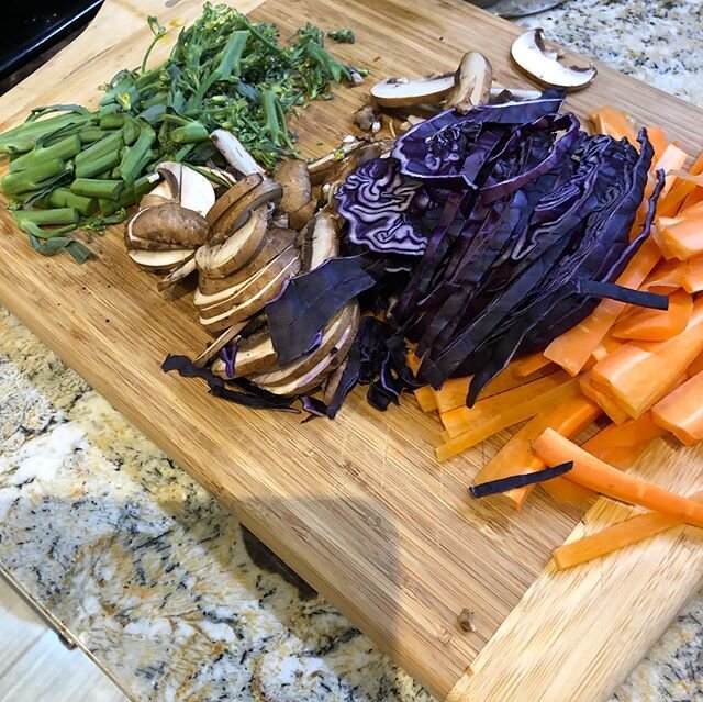 Thanks to chef 👩&zwj;🍳 Patty and Adam @kitchendoorfoodco 💕 for having me on #chitchatchop tonight! 
Loving this quick and healthy Buddha bowl 🍲 recipe AND I had so much fun cooking with you!! #mealpreponce #healthyfood #buddhabowl #kitchendoor #s