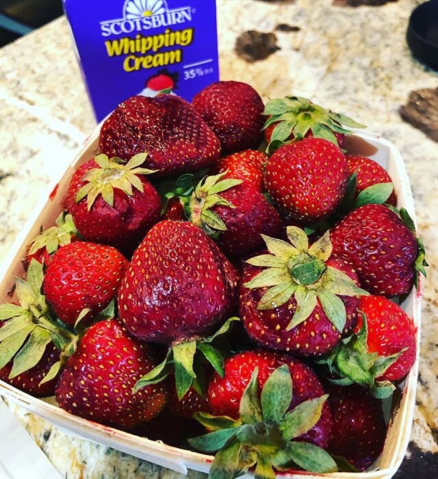 Hands down, this is my fave summery dessert 🍨 treat:
 local berries 🍓 and cream. 
#strawberryseason🍓 #strawberriesandcream #summervibes #dessert #sosimple #localberries #favedessert #supportlocal #iwaitallyearforthis #chefitup