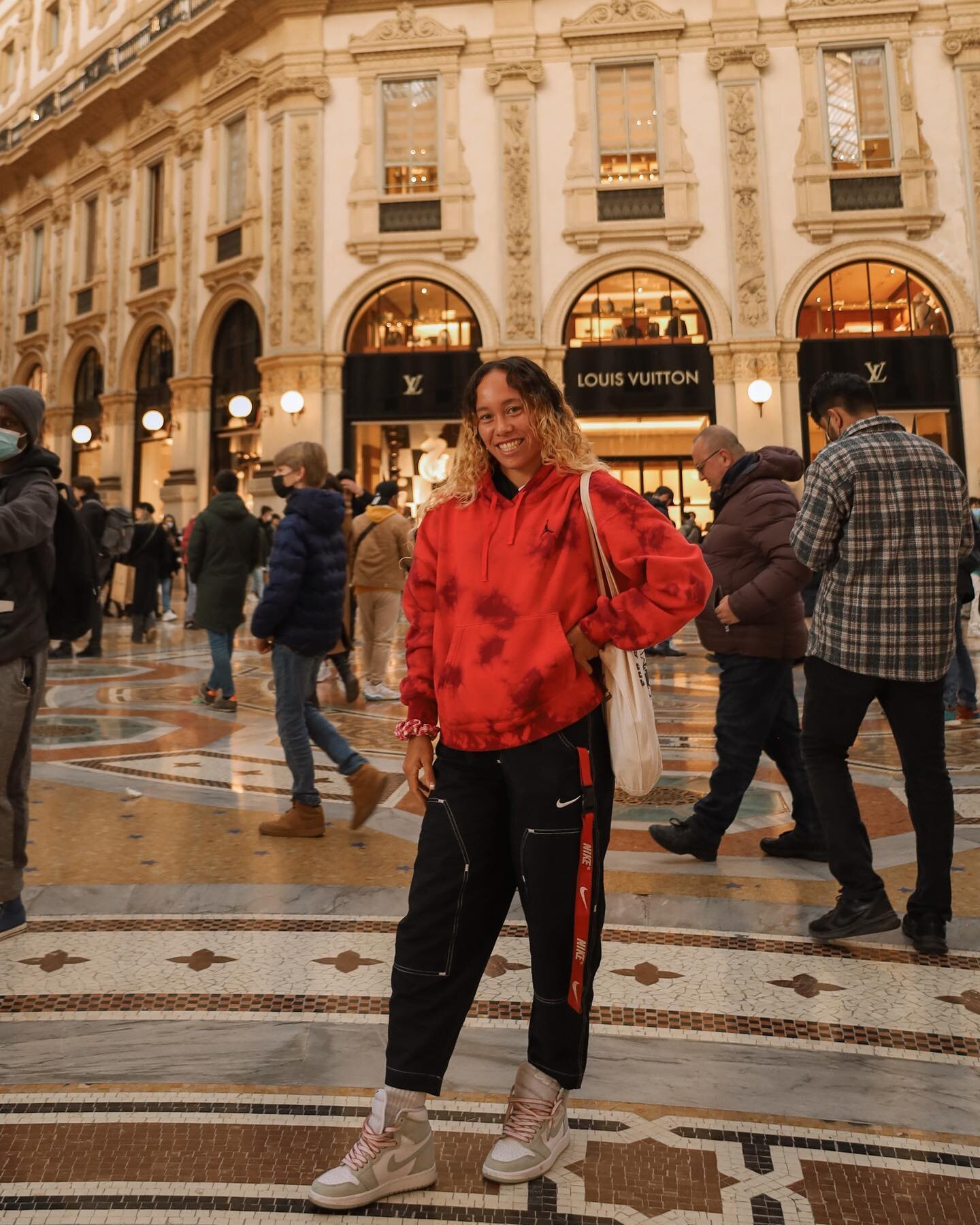Price went up🤌🏽

Swipe for pics of this beautiful building!

One of my favorite spots I visited in Milan was this Galleria Vittorio Emanuele II. The architecture of this place is so amazing and the details😱
I literally fell in love!

#igmilano #it