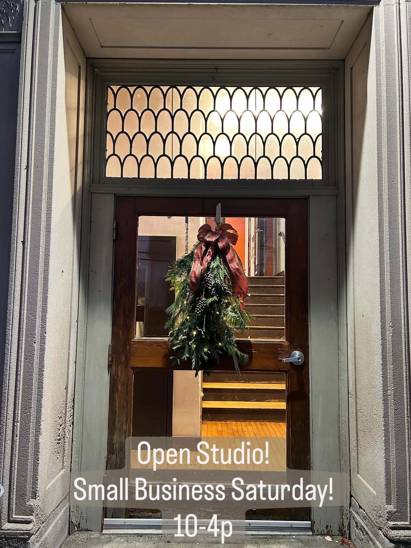 @artonthehillkittery ! Come and join in all the fun and festivities! Art, jewelry, clothing and bread! And!! Holiday Decor from @amerryb ! See you soon! Enjoy your Thanksgiving Day with your family and friends! 
#artistopenstudios 
#artonthehillkitte