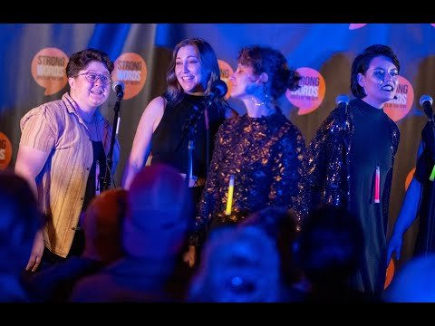8TPS performs "Toxic"