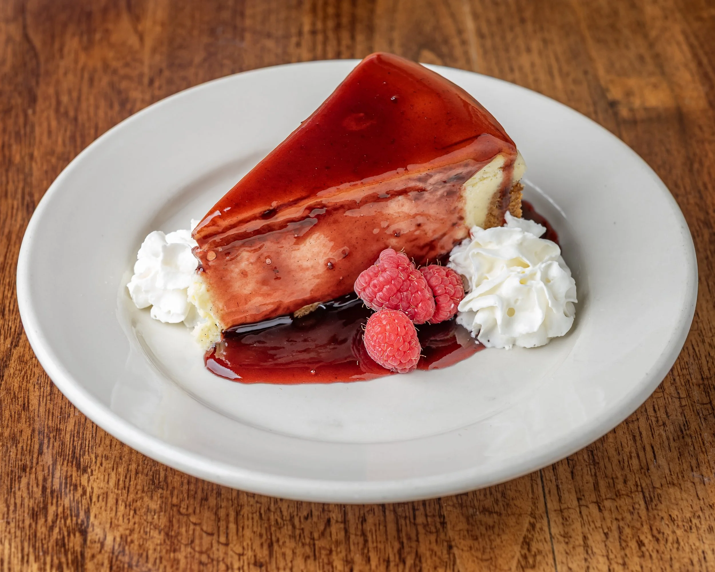 PhoebesRestaurant_RaspberyCheeseCake_1070875.jpg