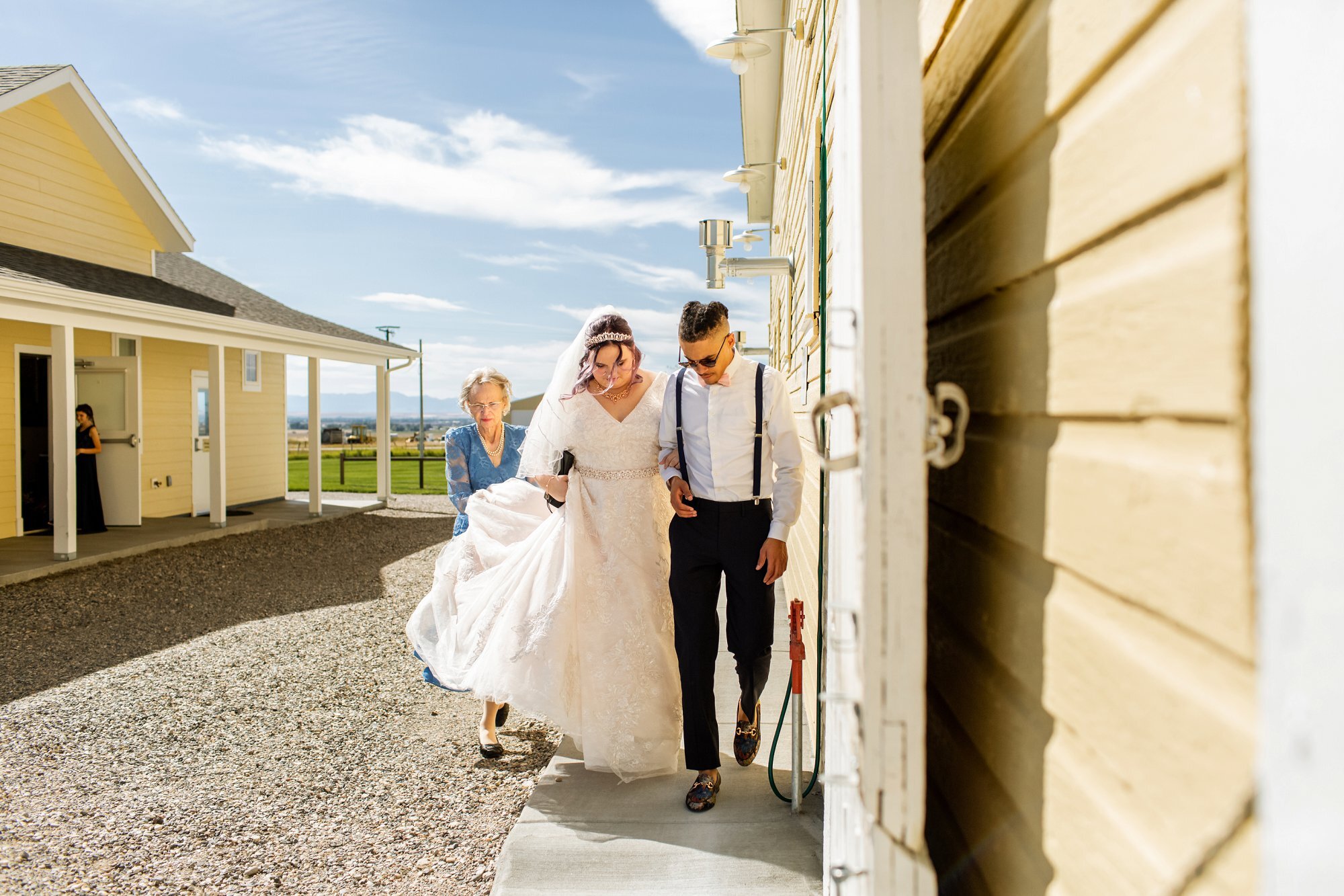 bride-big-yellow-barn