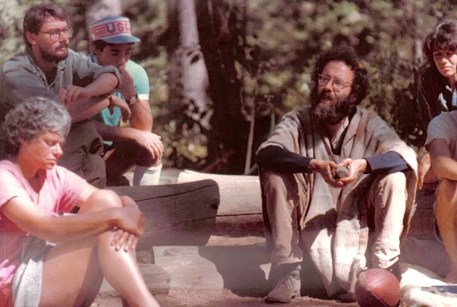Joys Jewishing 1984 Jeff Oboler Reb Yosef Avram and Miriam Bluestone and others listening.jpg