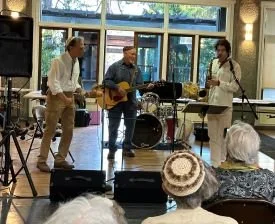 DANIEL TOV SINGING 2.jpg