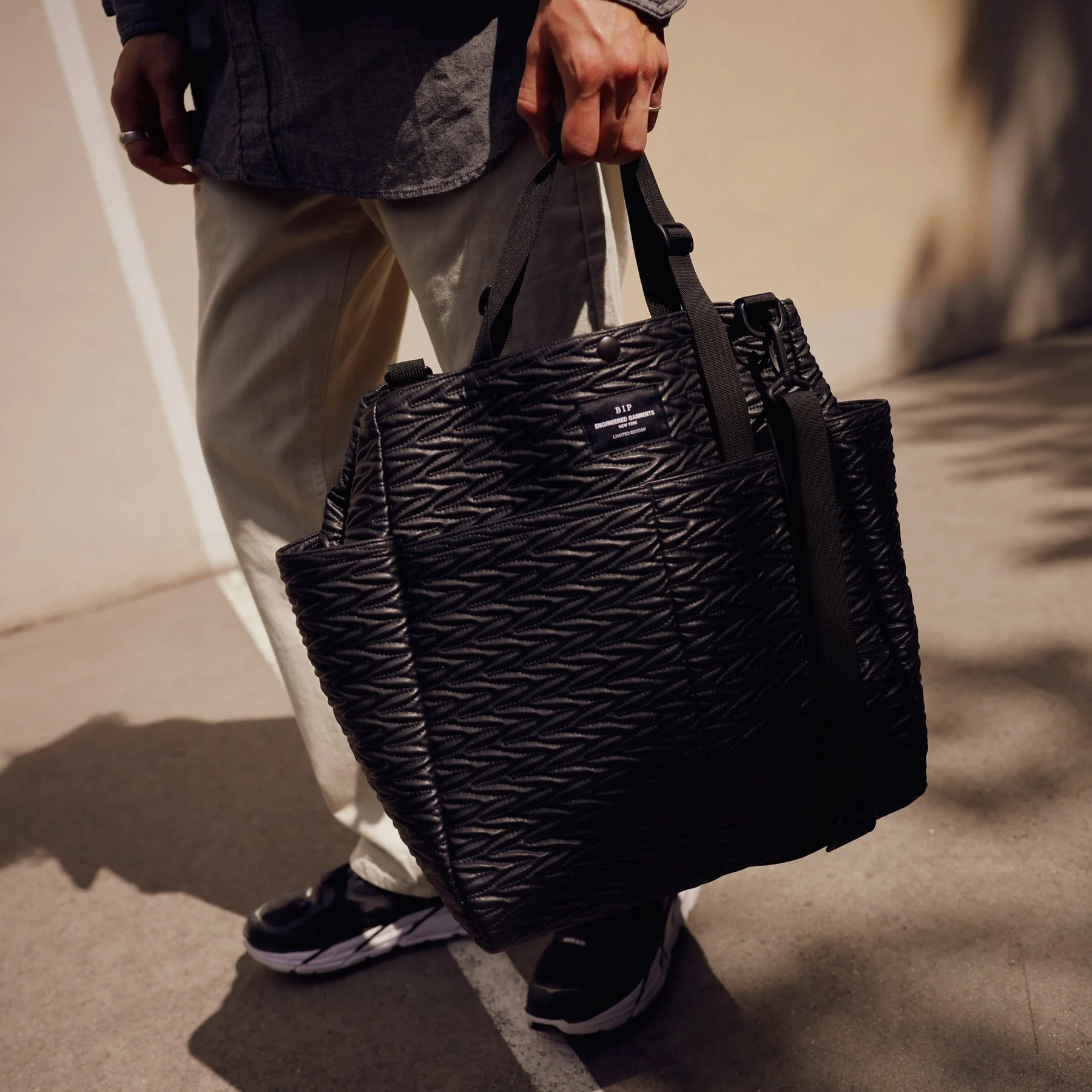 大人気の - Tote All Carry Black/Gold Nepenthes | Jacquard Floral 