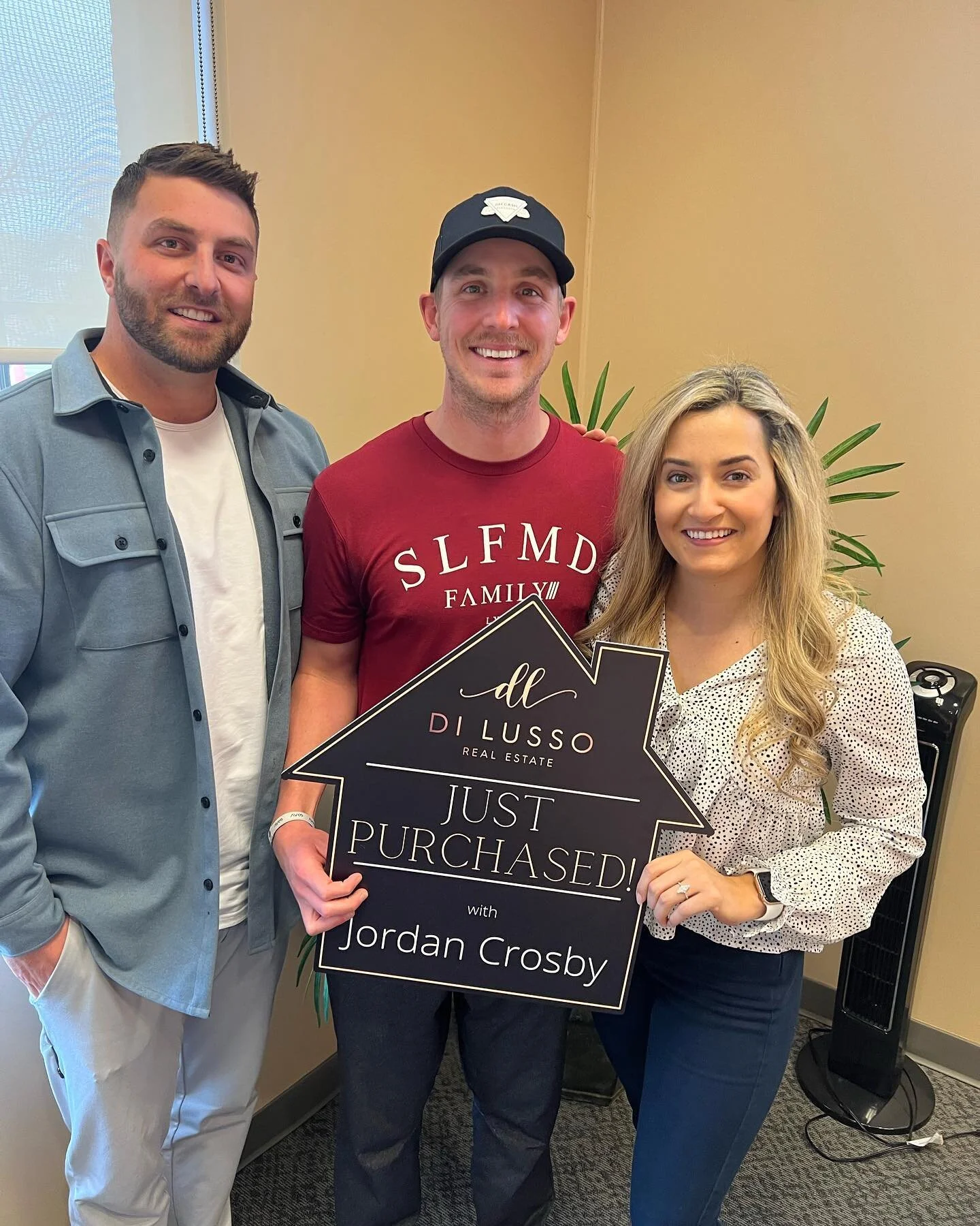 We bought a house!!! S/O to the GOAT realtor @king_croz for all the therapy sessions. And @jared_derosa for taking care of the financials. Stay tuned for house warming party details 🤘🏻