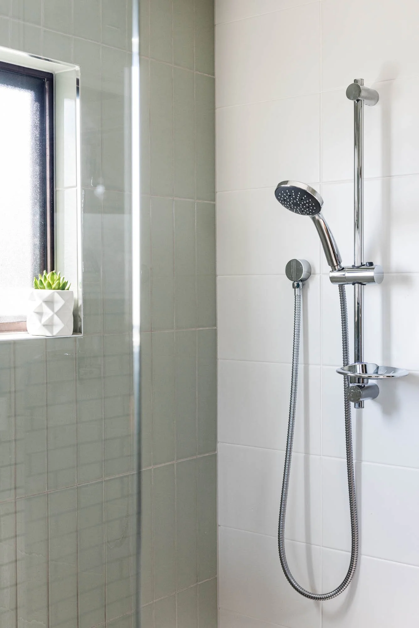 Web-hannah puechmarin-everton park bathrooms-6922.jpg