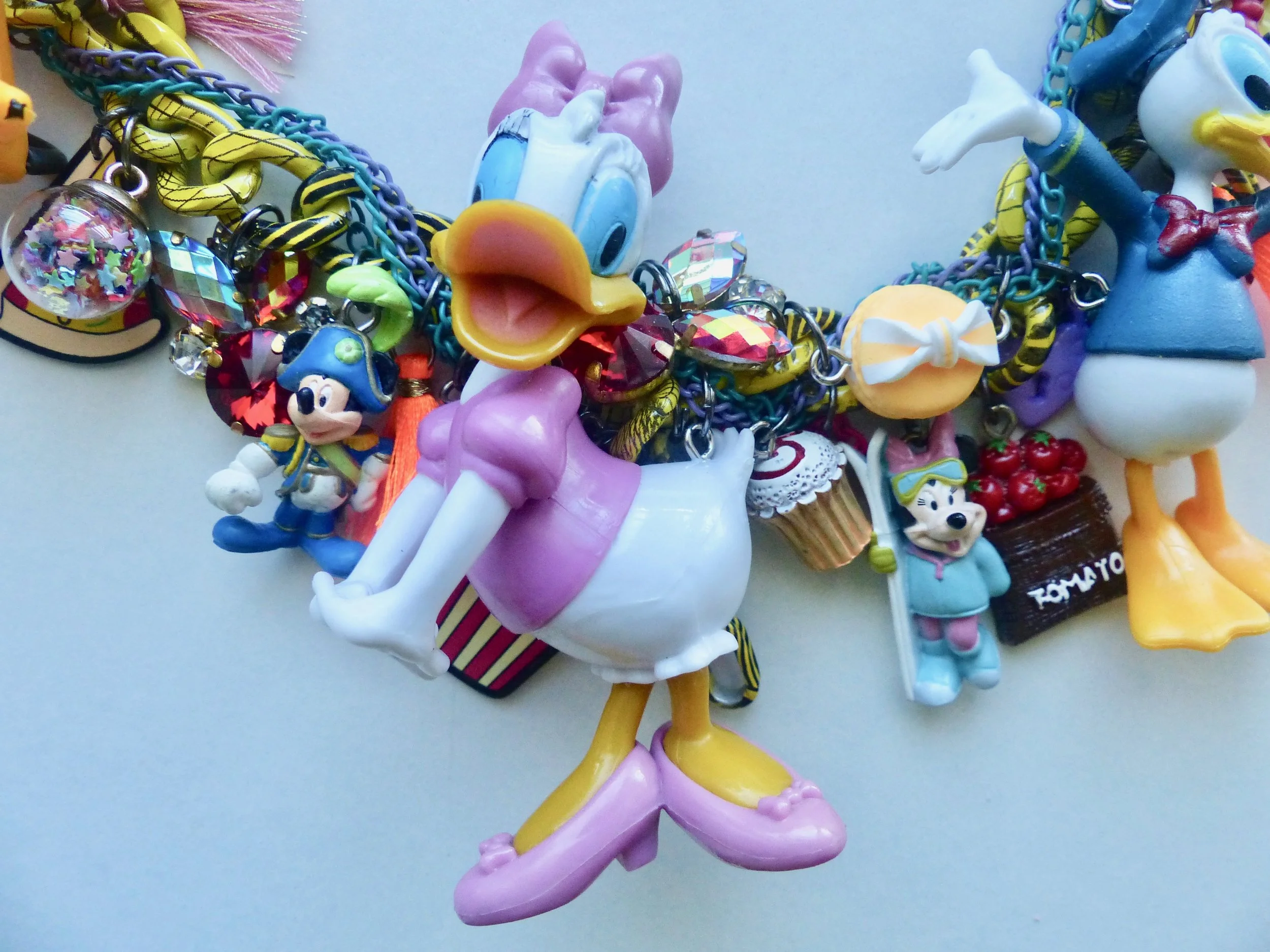 Daisy duck center.jpg