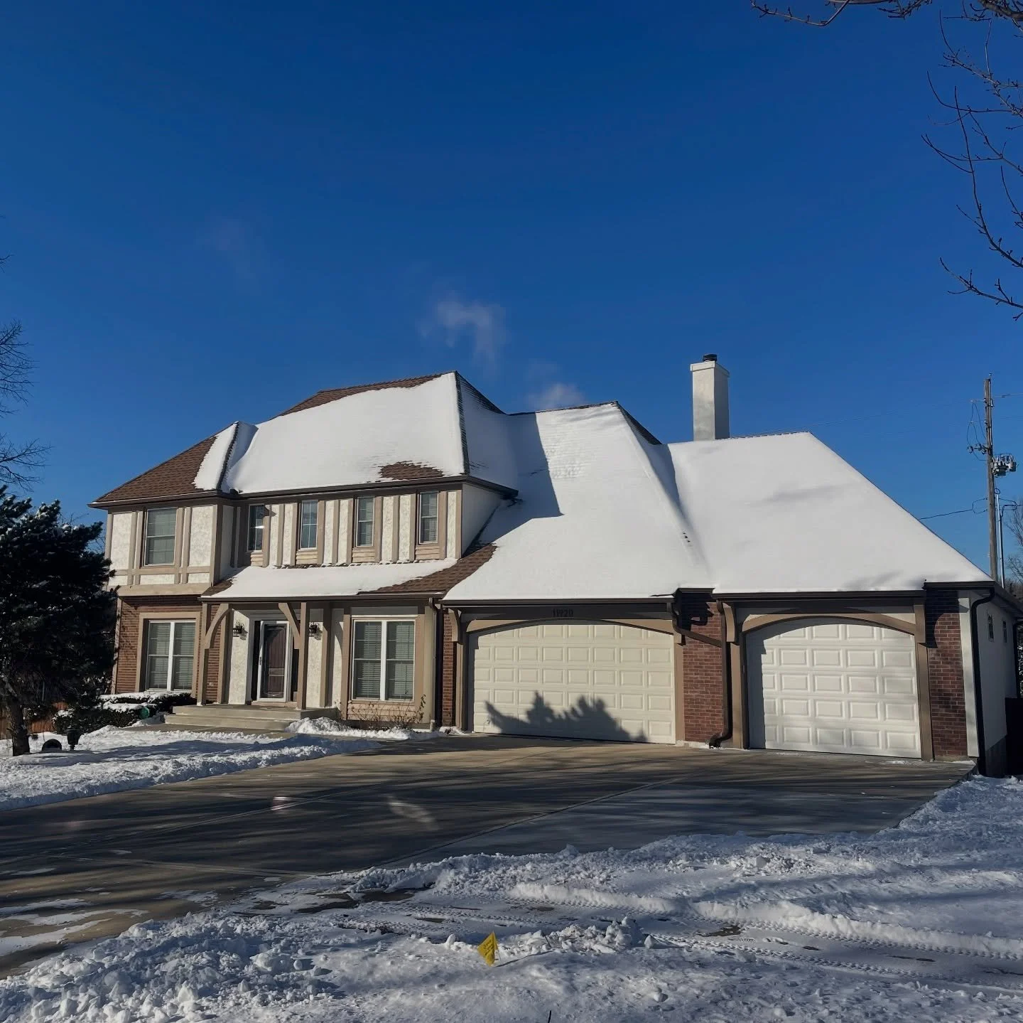 We just built this garage addition! Swipe through the photos to see where we started and the journey in photos. 
.
.
.
.
.
#tektoncontractingkc #garageaddition #morespace #generalcontractor #leawoodks
