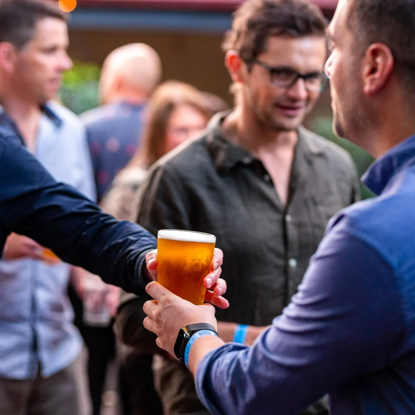 Thinking about an ice cold beer? Good news! It&rsquo;s Thirsty Thursday at the Peacock&hellip;

That&rsquo;s means it&rsquo;s &lsquo;Schooners by the Hour&rsquo;:

$6 schooners from 6 &ndash; 7pm
$7 schooners from 7 &ndash; 8pm
$8 schooners from 8 &n