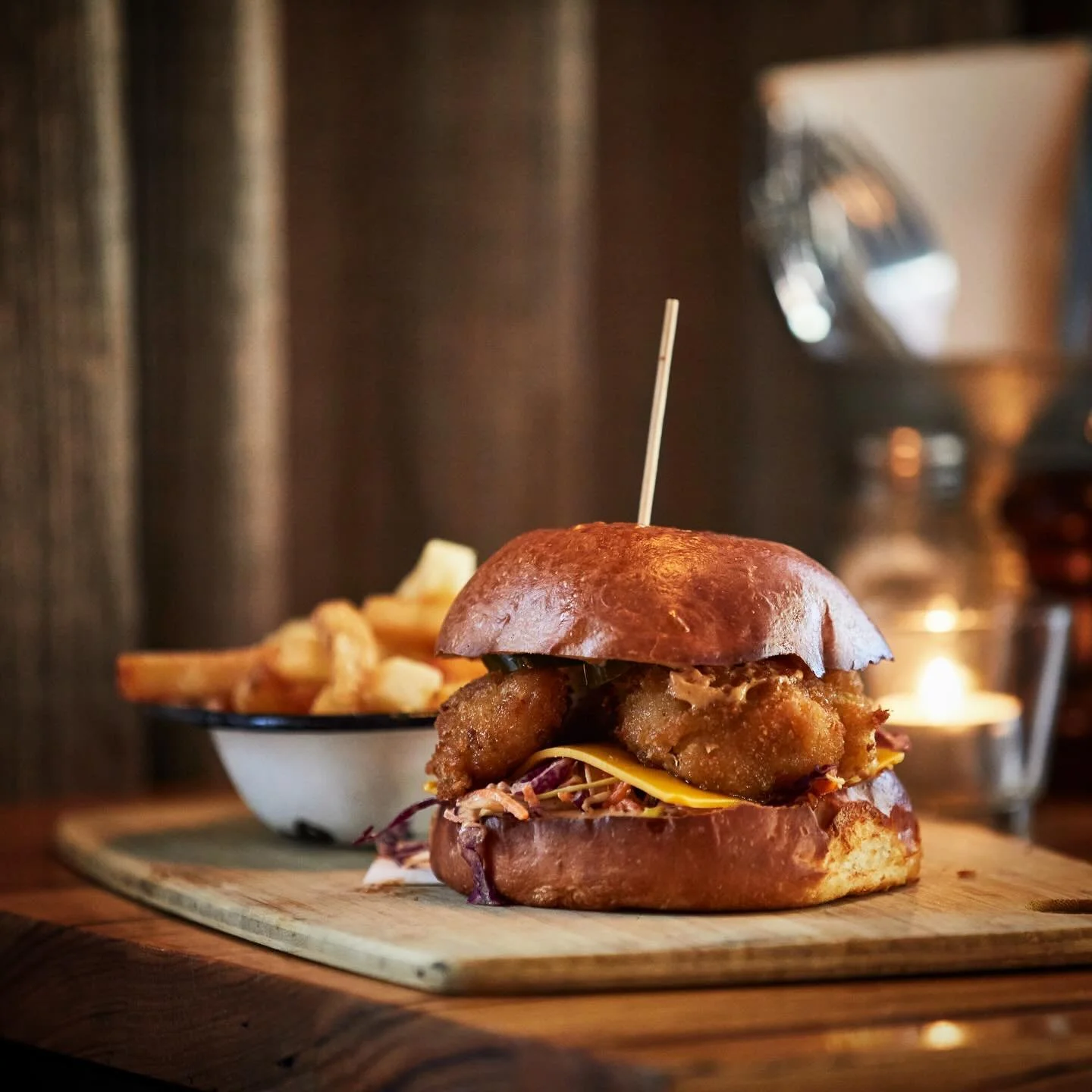 Nothing hits the spot like a delicious pub lunch&hellip;

Might be time for that overdue catch up this weekend. Tell your mates to meet you at the Peacock.