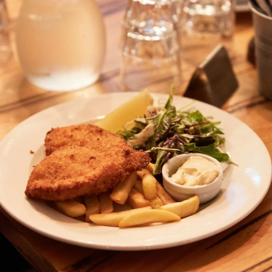It&rsquo;s hump day. Take the night off and bring the kids down to the Peacock!

Kids eat free with any main adult meal.

Plus we&rsquo;ve got $10 pints of any beer and $6 house wine from 5pm for Mum &amp; Dad!

Make a booking via our website or just