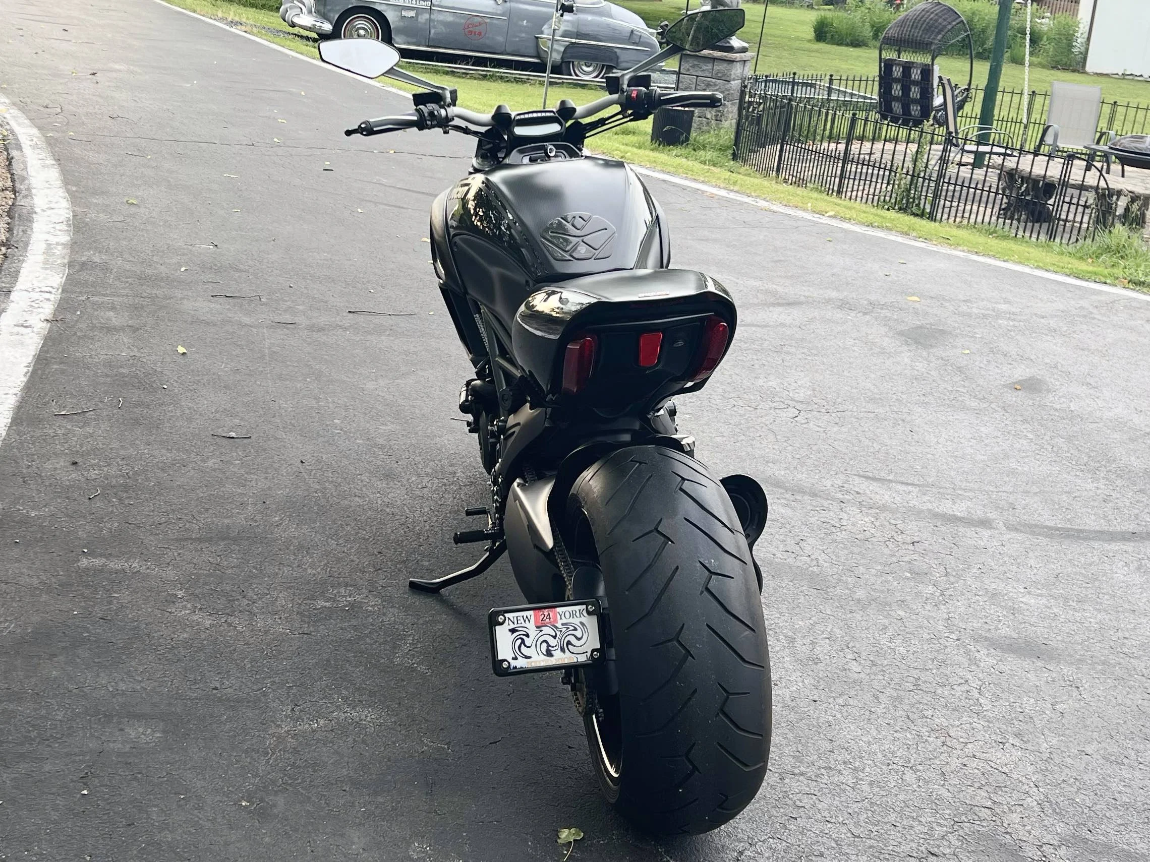 Ducati-3.jpg