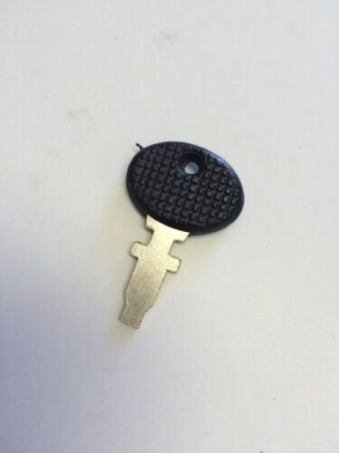 TX10998 - IGNITION KEY FOR ALL LONG TRACTORS