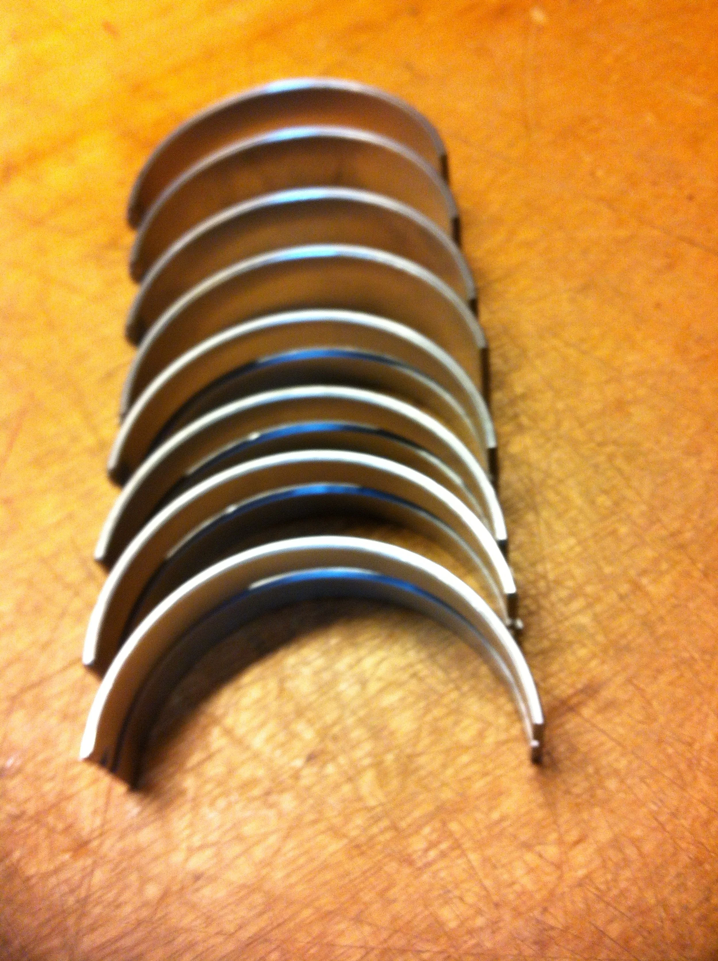 TX17049 - MAIN BEARING SET FOR 3 CYL LONG 2000 TRACTORS, R1 - 0.10