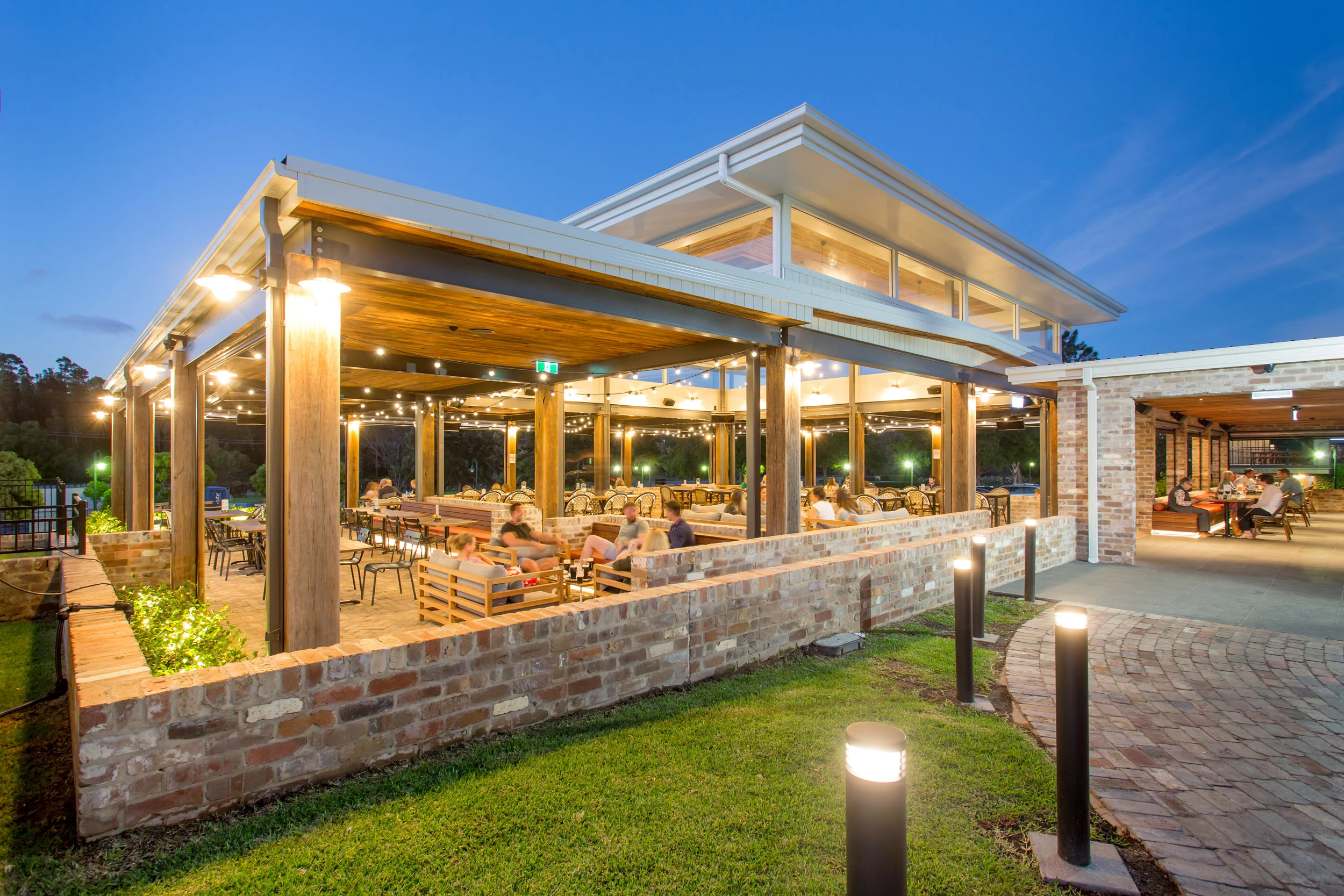 Harrigans-irish-pub-night-photography