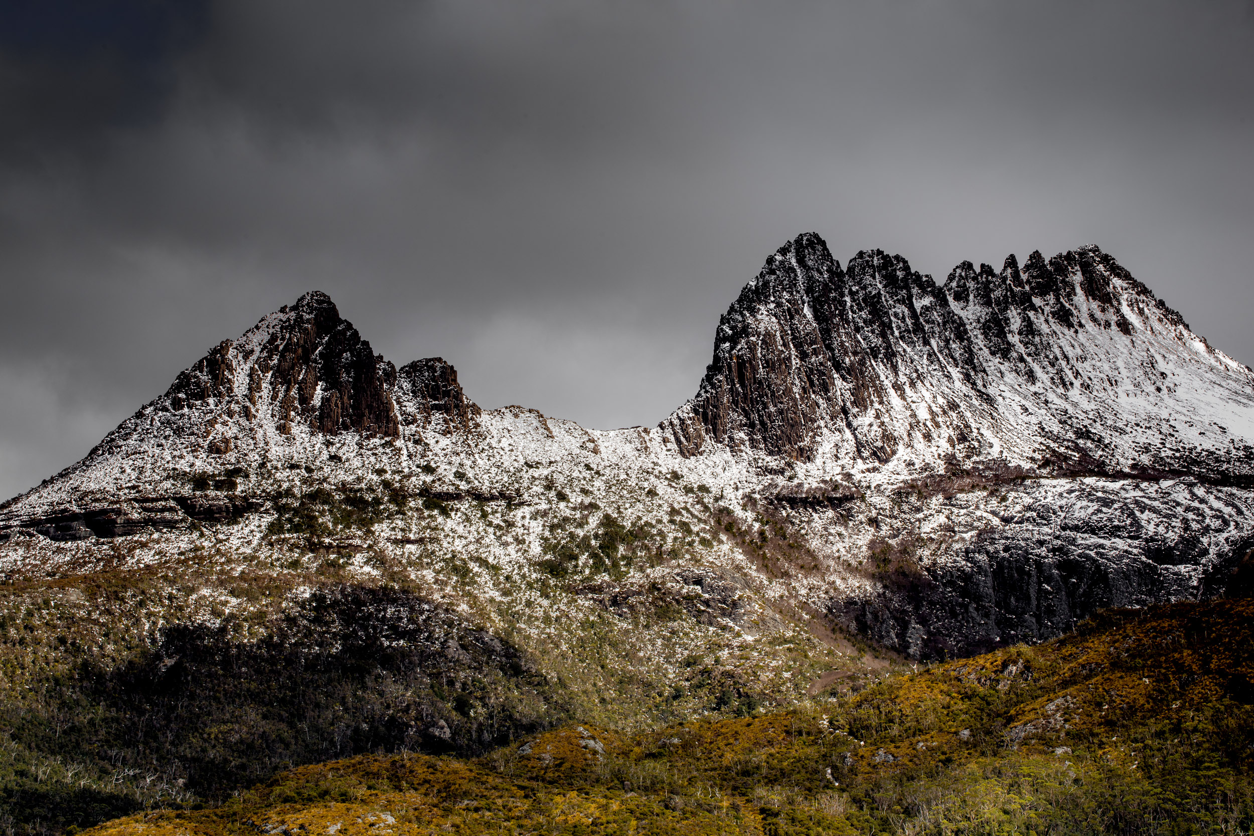 snow-capped-mountains-tasmania.jpg