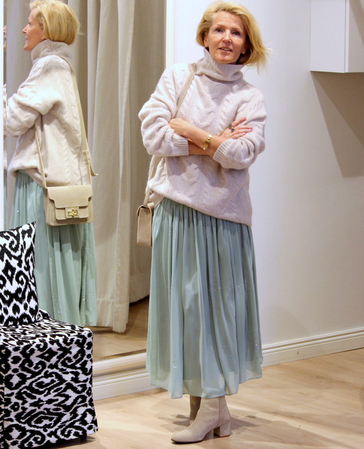 Repeat Cashmere cable sweater -40%, Tiger of Sweden skirt -40%, ATP shoes &amp; bag -40%