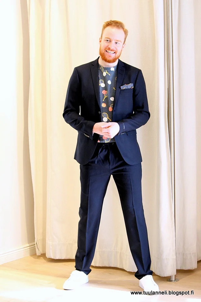 Tiger of Sweden blazer, t-shirt, handkerchief & sneakers