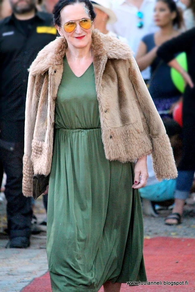 Elina G looks like Carrie B <3