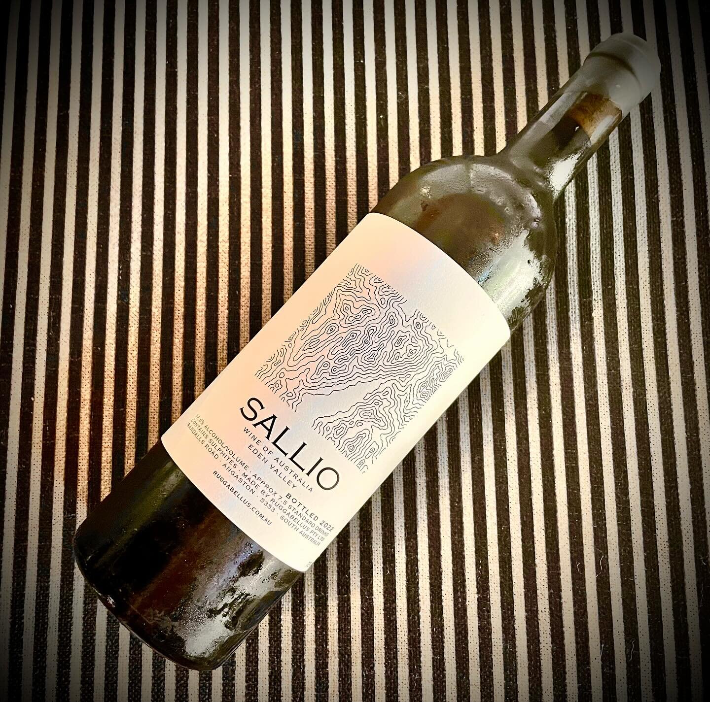 Ruggabellus Sallio. Another heart throbbingly good wine coming atcha this week on the pouring specials and one that couldn&rsquo;t be more perfect for the hot weather. 

An absolute benchmark for orange wines in Australia this riesling, muscat, semil